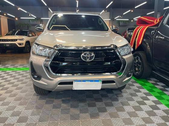 TOYOTA HILUX 2.8 D-4D TURBO DIESEL CD SR 4X4 AUTOMÁTICO TOYOTA HILUX 2.8 D-4D TURBO DIESEL CD SR 4X4 AUTOMÁTICO